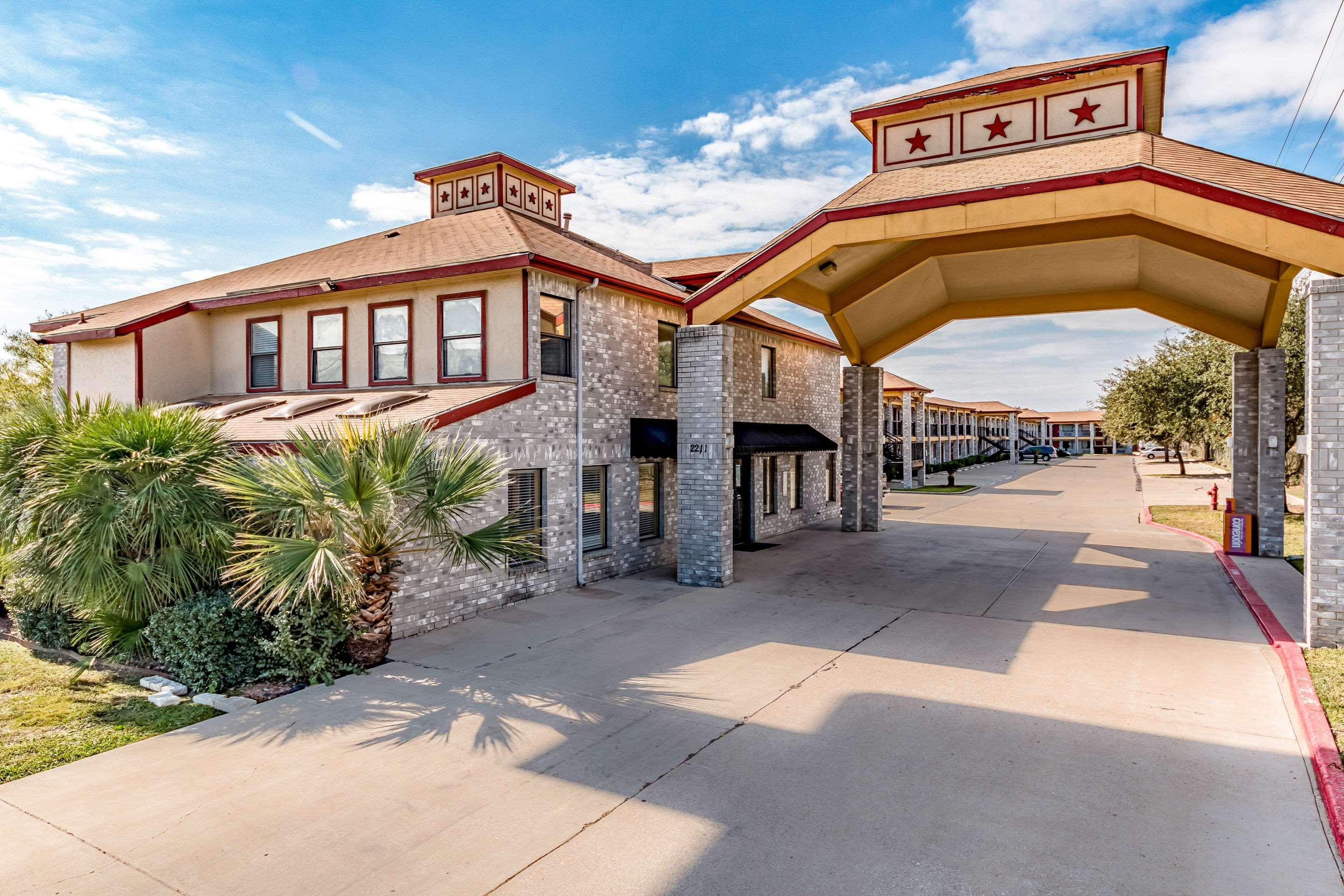 Econo Lodge Near Lackland Air Force Base-Seaworld San Antonio Exterior photo